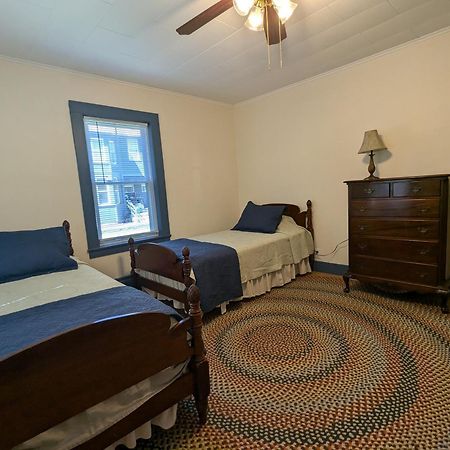 Blooming Inn Shelburne Falls Bagian luar foto