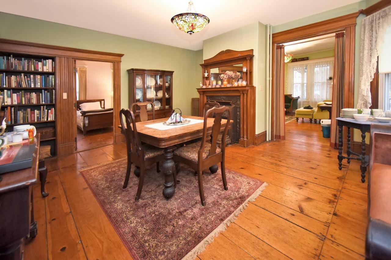 Blooming Inn Shelburne Falls Bagian luar foto