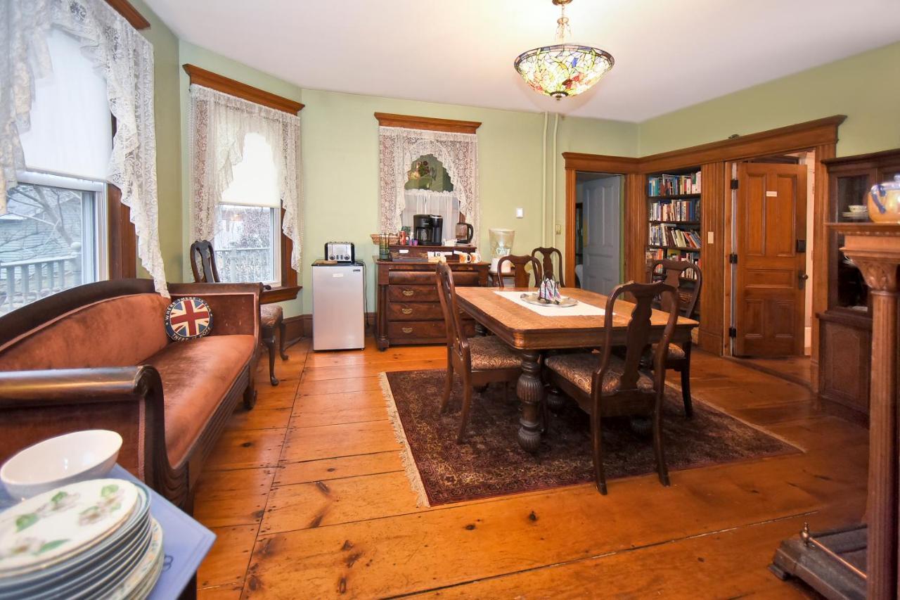 Blooming Inn Shelburne Falls Bagian luar foto