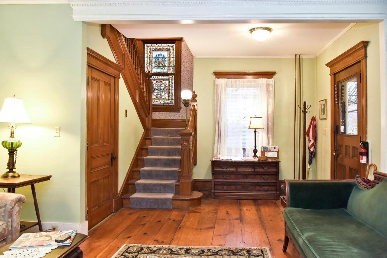Blooming Inn Shelburne Falls Bagian luar foto