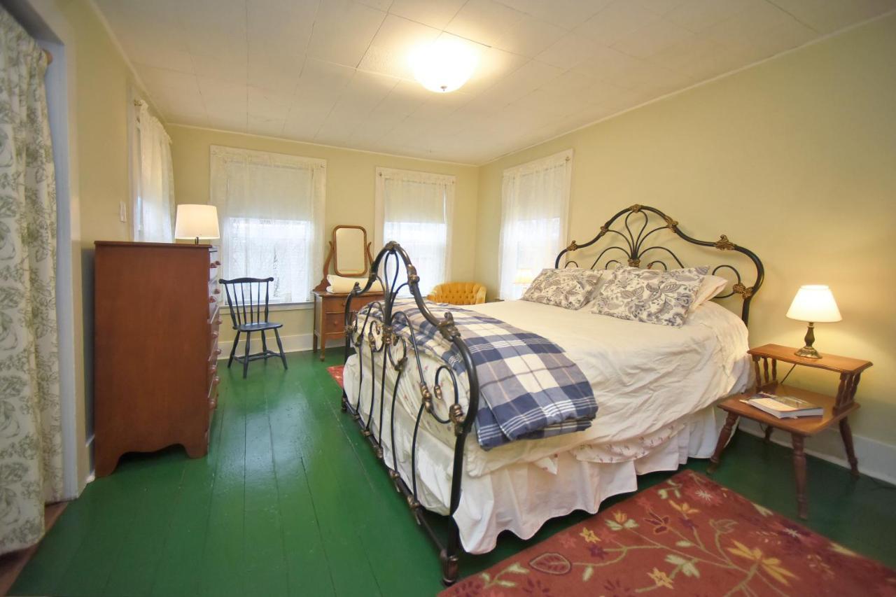 Blooming Inn Shelburne Falls Bagian luar foto