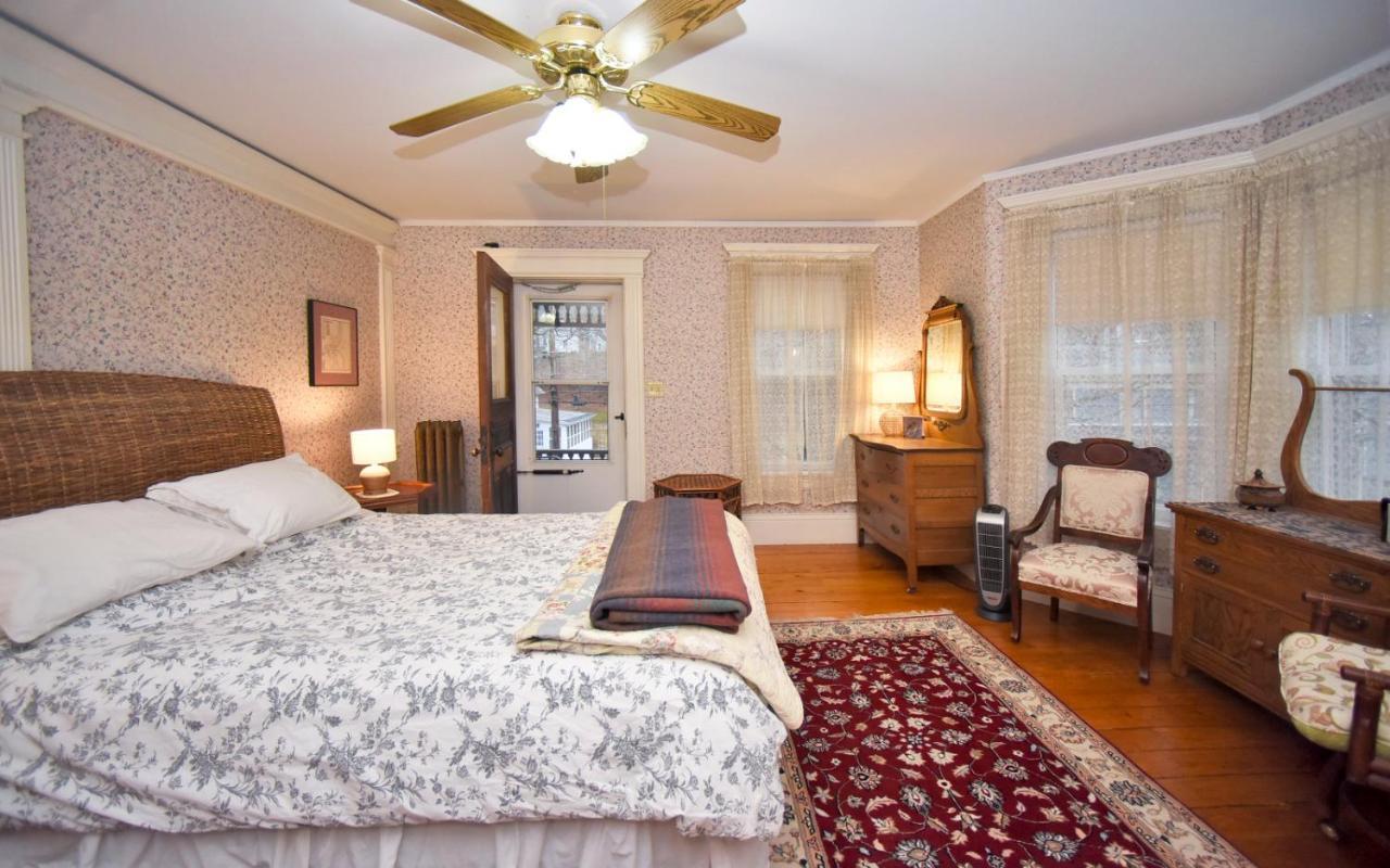 Blooming Inn Shelburne Falls Bagian luar foto