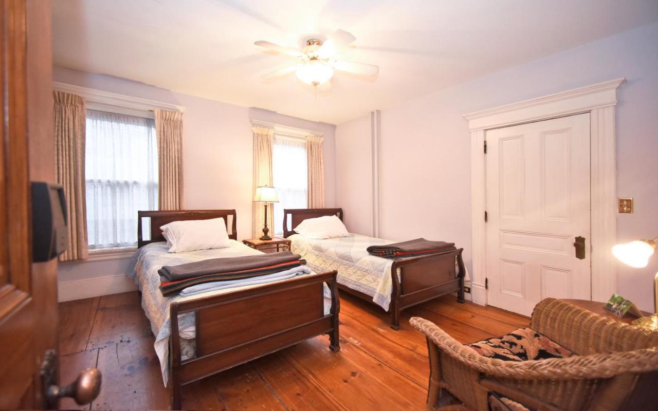 Blooming Inn Shelburne Falls Bagian luar foto