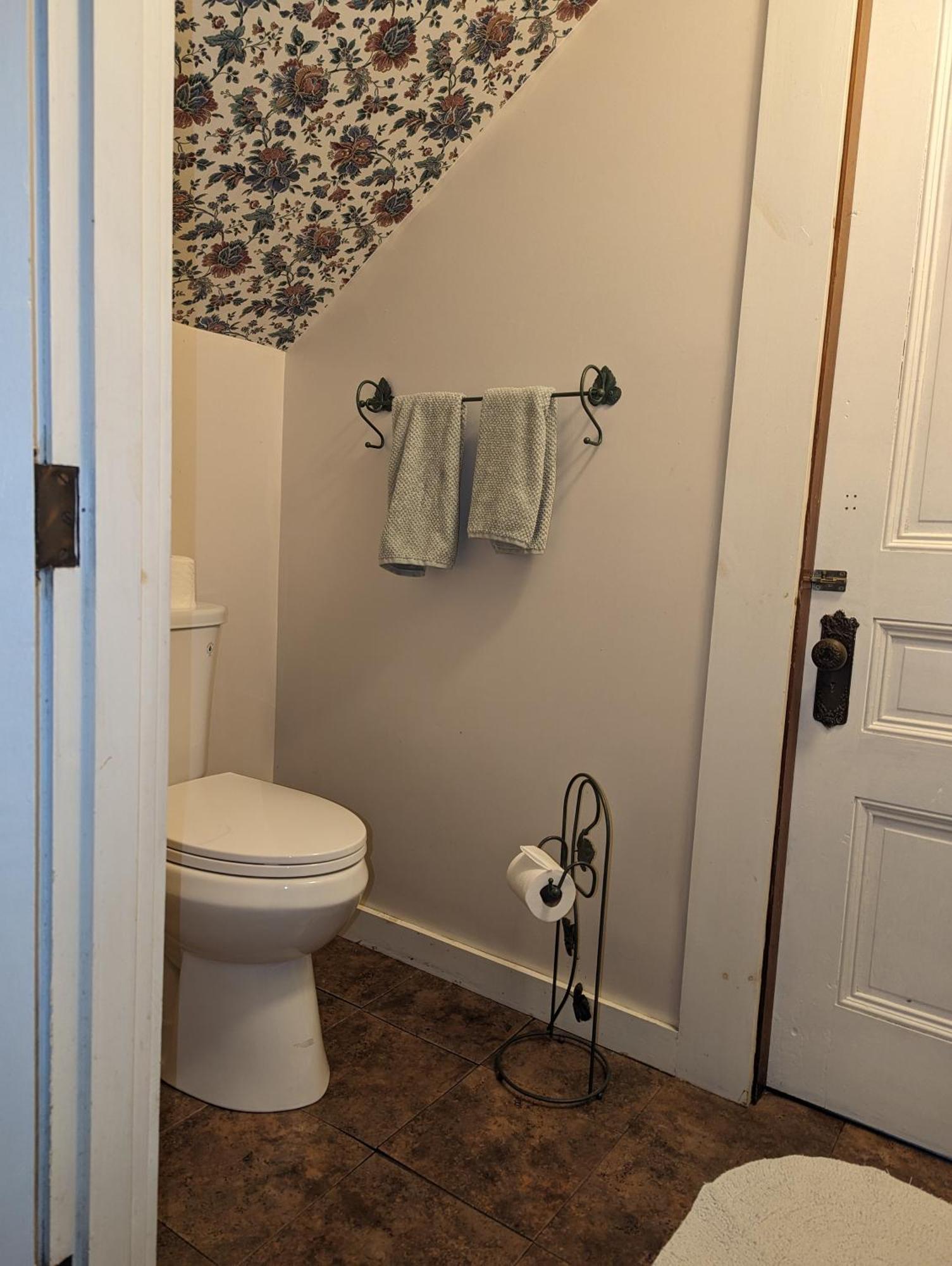 Blooming Inn Shelburne Falls Bagian luar foto